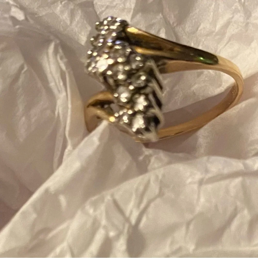 Elegant Understated Diamond Ring - Picture 2 of 6